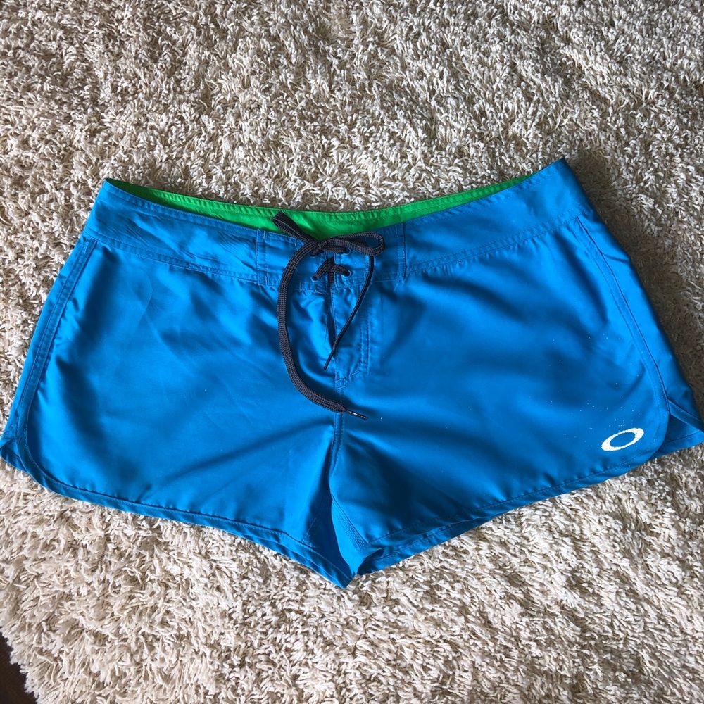 Oakley hydro fuse blue swim cover / shorts in Large, EUC